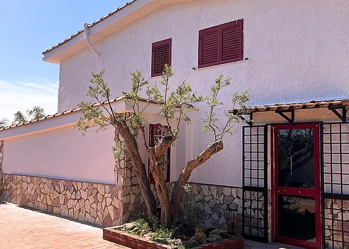 Finestra Sul Castello Partinico