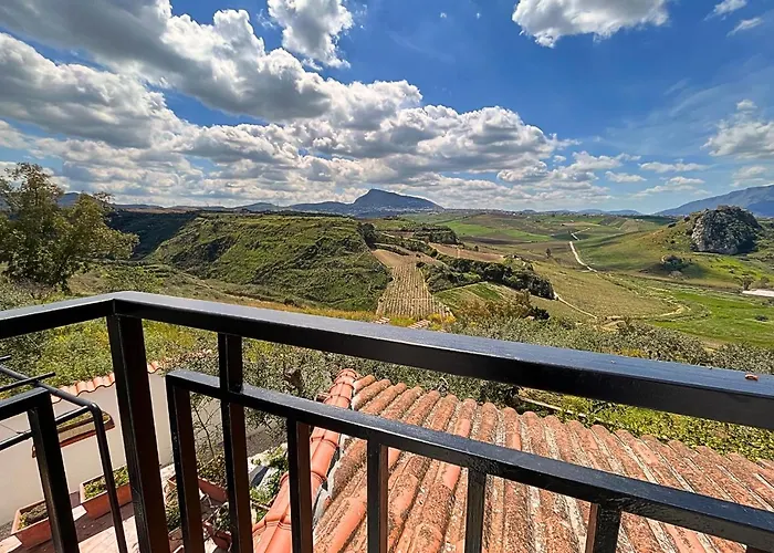 Finestra Sul Castello Villa Partinico